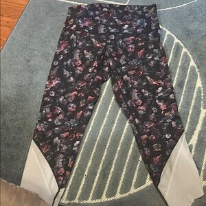 Lululemon Floral Patterned Leggings with White Accents